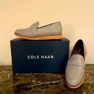 ALL DAY COMFORT! ORIGINAL GRAND LOAFER by COLE HAAN! 7.5M, Limestone leather.